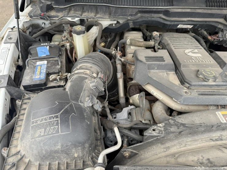 #1830-•-2015-ram-5500-4x4-service-truck-image-15