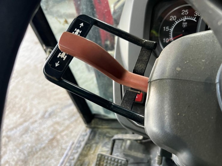 2017-massey-ferguson-1754-image-26