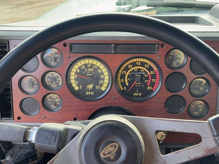 1999-mack-cl713-image-33