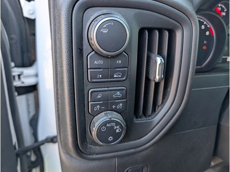 2022-chevrolet-1500-image-23