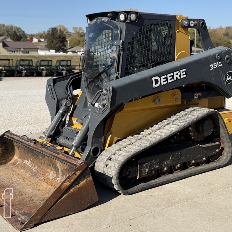 2017 DEERE 331G