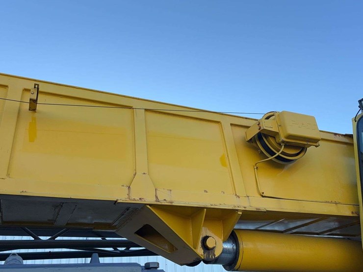 1993-grove-tms700b-image-47