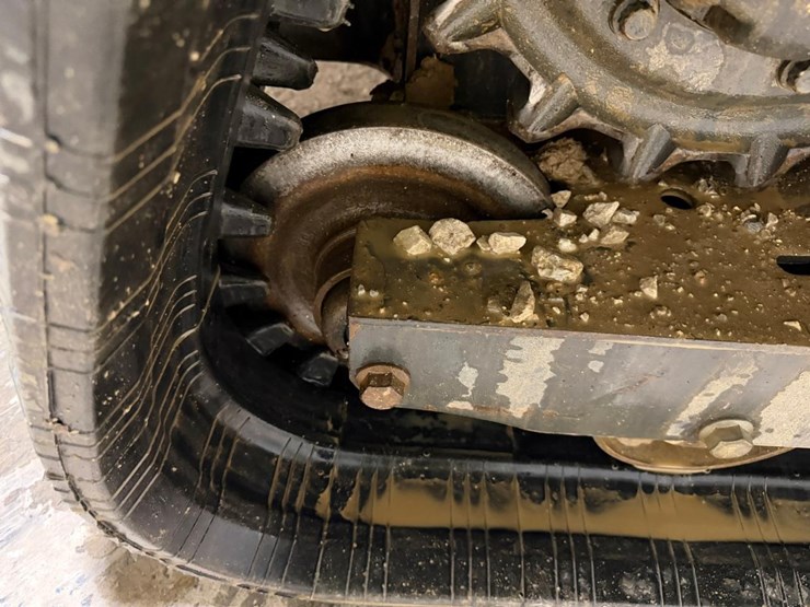 2022-bobcat-t740-image-20