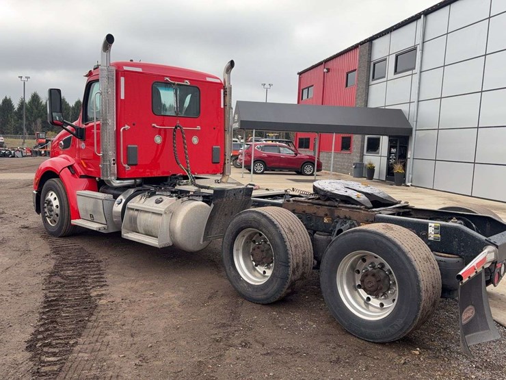 2018-peterbilt-579-image-4