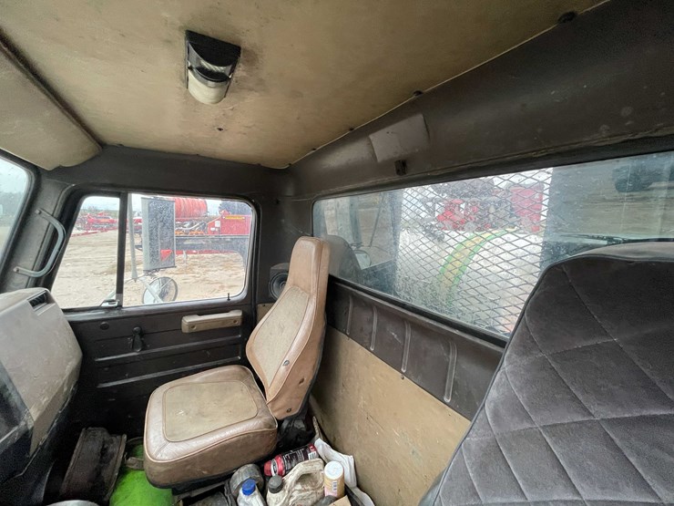 international-4900-image-69