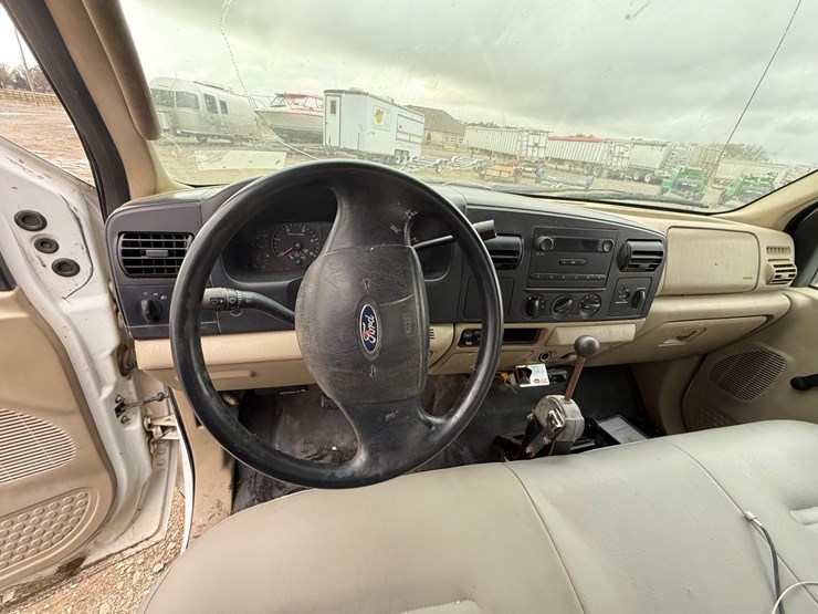 2005-ford-f350-image-26