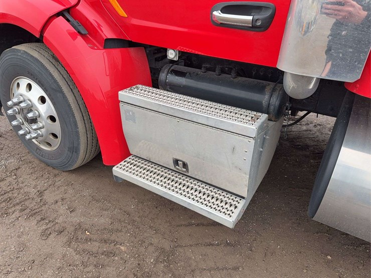 2019-peterbilt-579-image-28