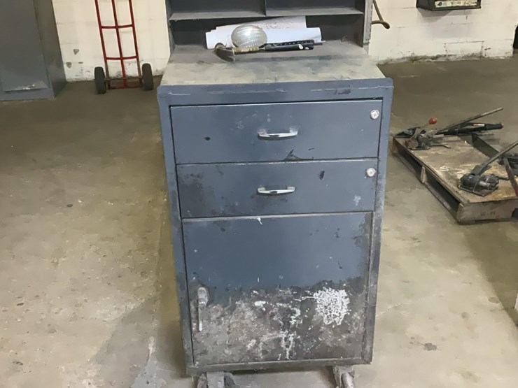 #572-•-metal-cabinet-image-7