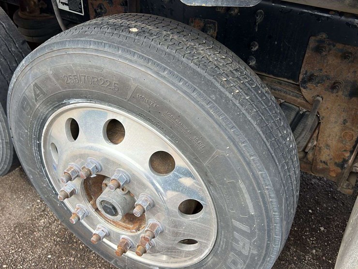 2018-mack-gu-granite-6-axle-dump-truck-image-14