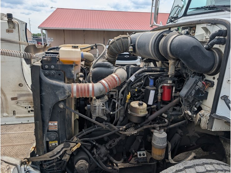 peterbilt-365-image-26