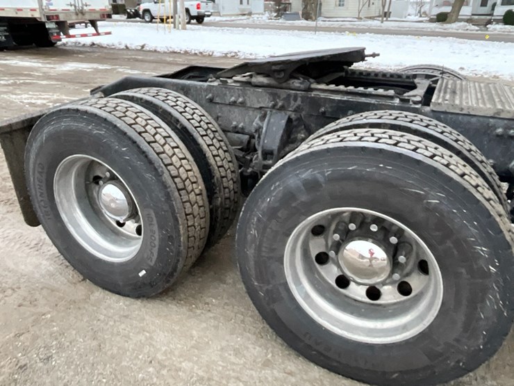 2015-peterbilt-579-image-6