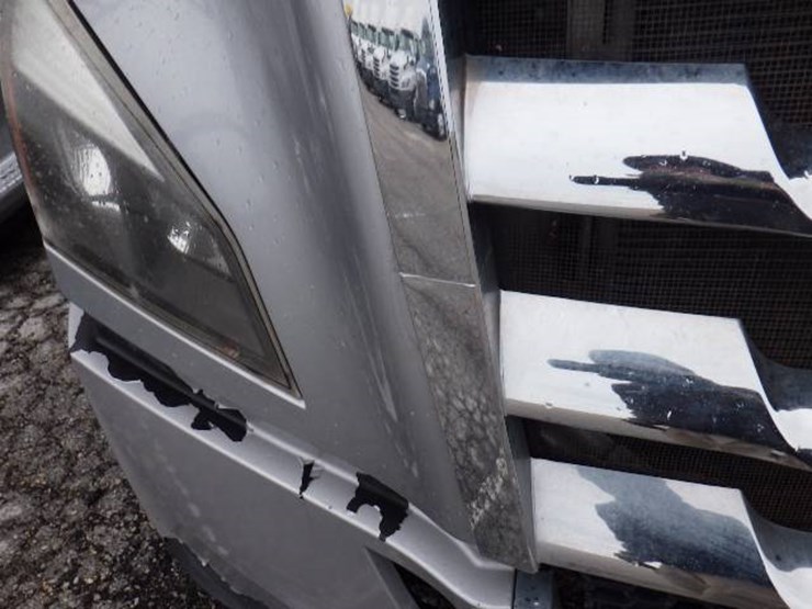 freightliner-cascadia-126-image-5