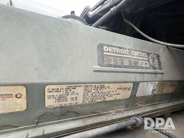 1999-freightliner-flc120-image-35