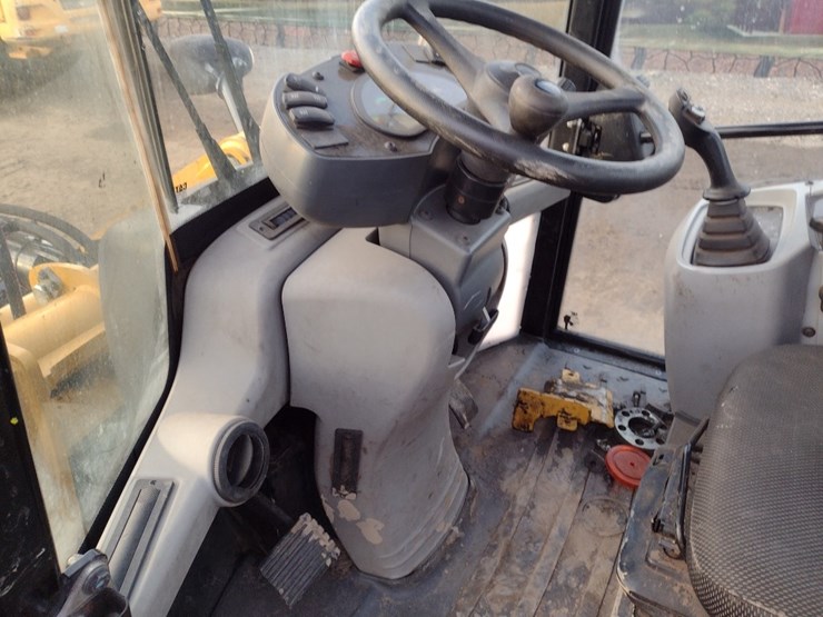 caterpillar-908m-image-12