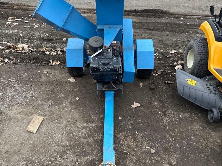 mini-pull-behind-gas-chipper/shredder-image-2