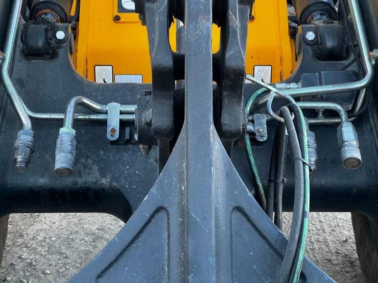 2018-jcb-409-image-11