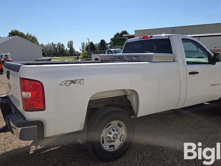 2011-chevrolet-silverado-2500-image-5