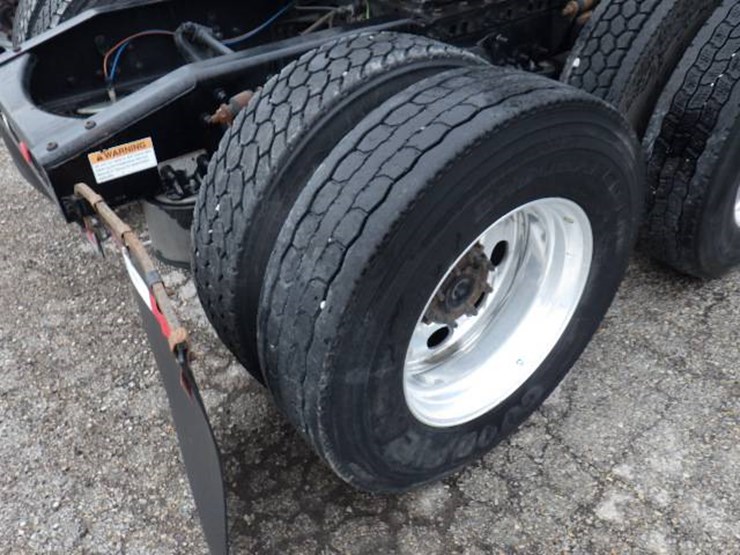 freightliner-cascadia-126-image-14