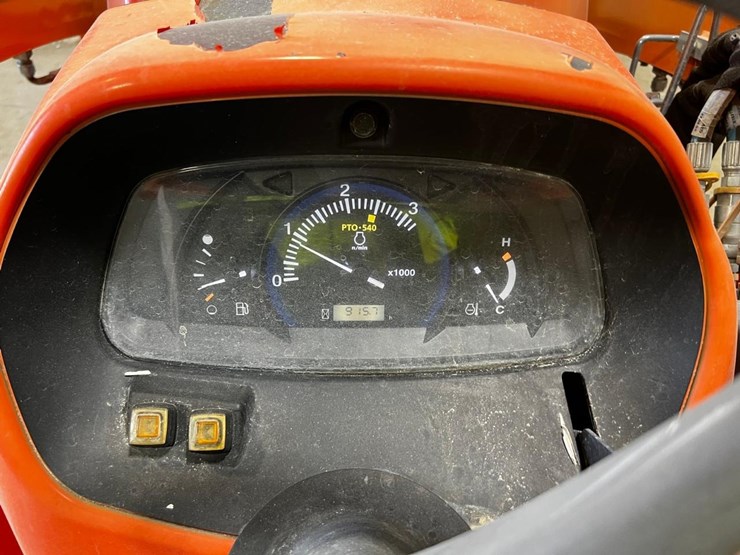 2014-kubota-l3901hst-image-22