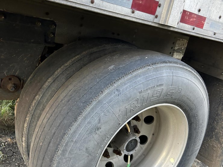 2019-wilson-livestock-trailer-image-14