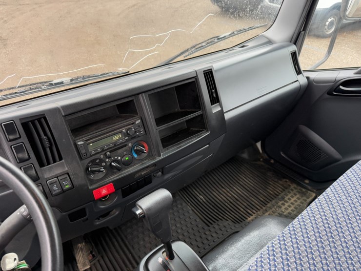 2023-isuzu-npr-image-14