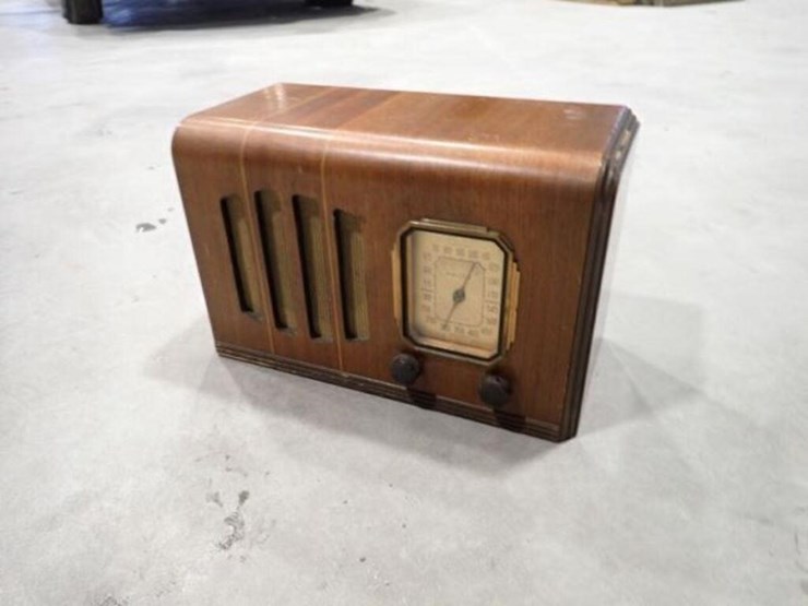 vintage-philco-radio-image-1