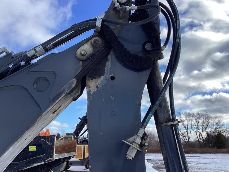 2020-john-deere-310-image-11