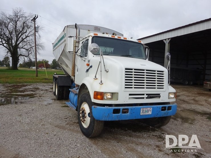 2003-international-8100-image-8