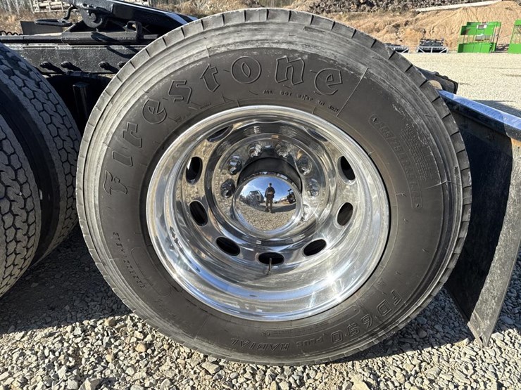 2012-peterbilt-389-image-97