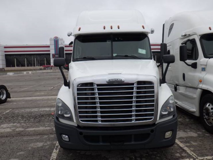 2019-freightliner-cascadia-125-image-2