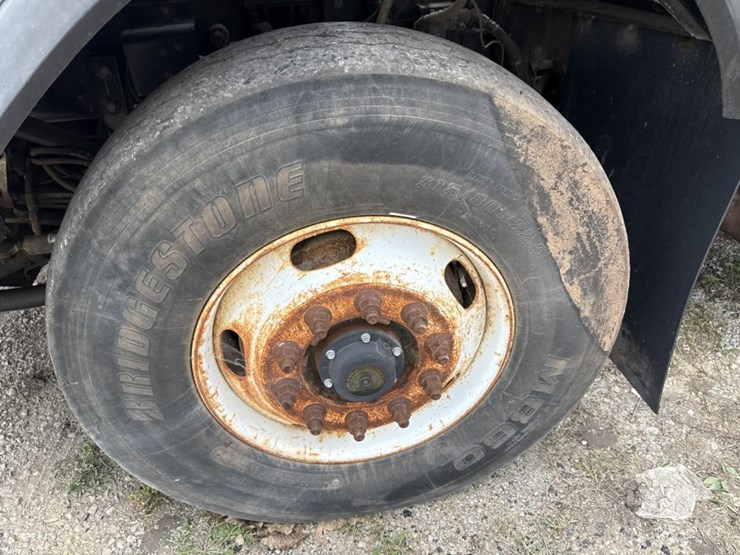 2005-peterbilt-320-image-66