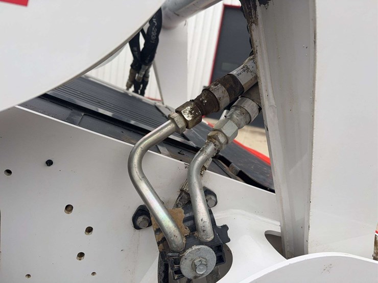 2024-bobcat-t650-image-36