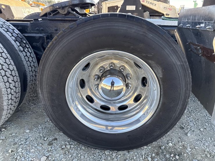 2012-peterbilt-389-image-99