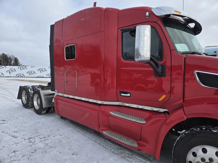 2017-peterbilt-579-image-21