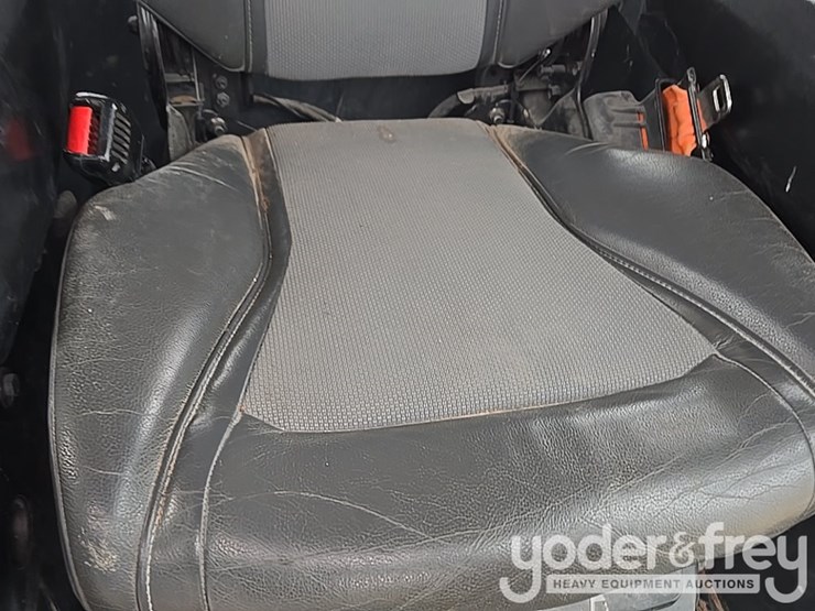 2019-deere-850l-lgp-image-150