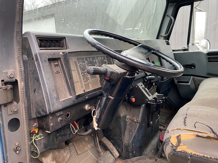 international-4700-image-38