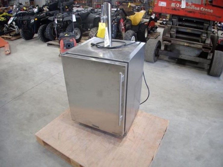 true-tur24bdlssb-24-in.-stainless-steel-beer-tap-image-1