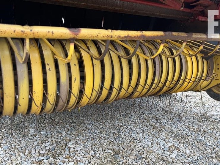 new-holland-660-image-7