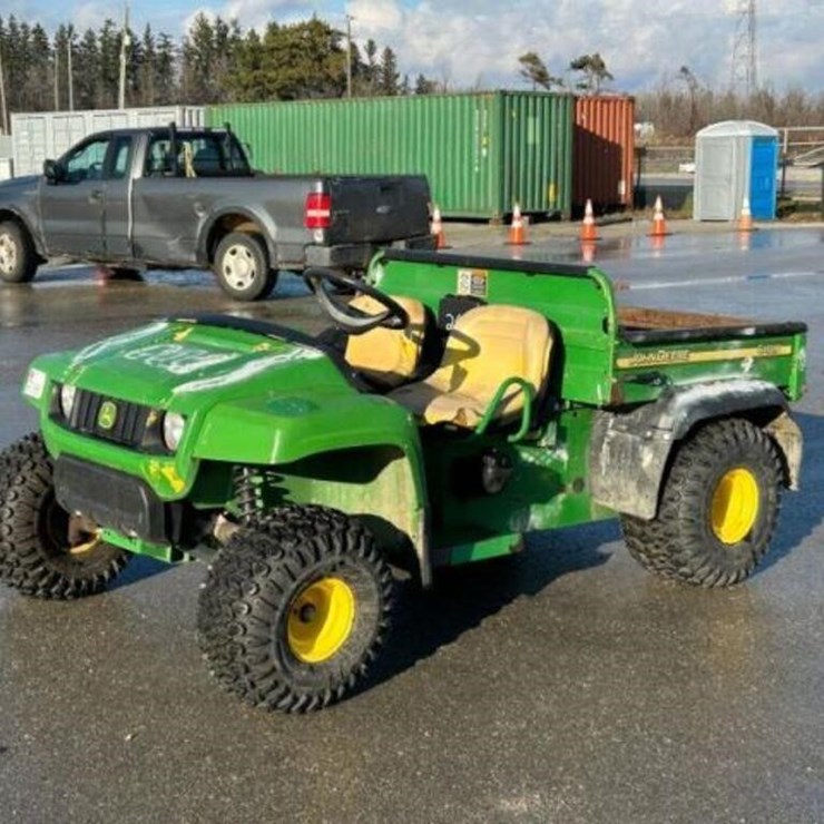 JOHN DEERE GATOR