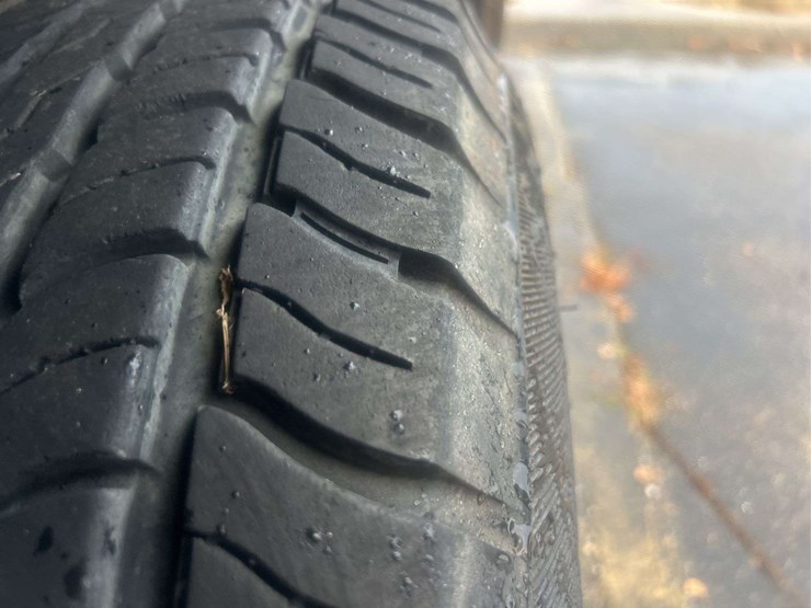 2004-chevrolet-tahoe-image-10