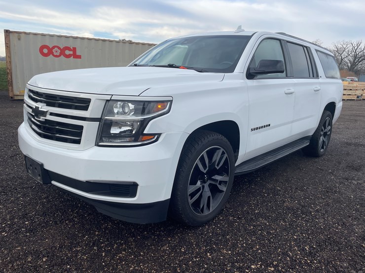 2019-chevrolet-suburban-image-1