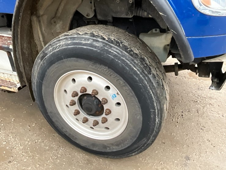 freightliner-m2-106-image-6