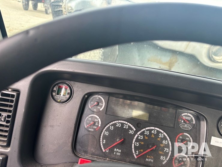 freightliner-114sd-image-66