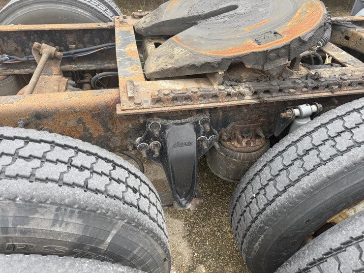 #1175-•-2016-freightliner-cascadia-day-cab-truck-tractor-image-30