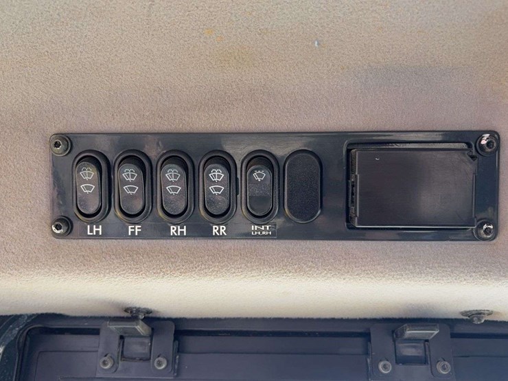 2020-komatsu-d61-image-48