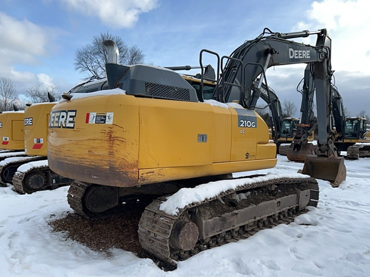 2016-deere-210g-image-15