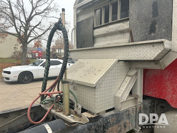 1999-peterbilt-379-image-29