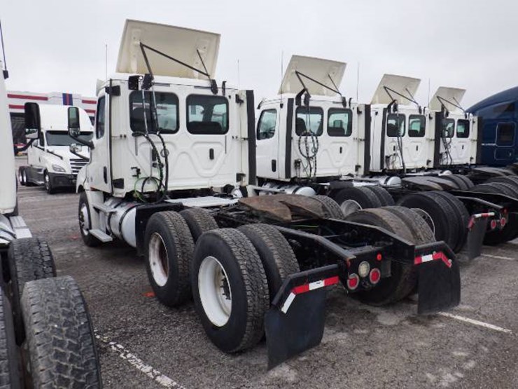2018-freightliner-cascadia-126-image-14