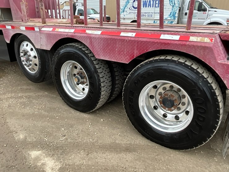 2015-peterbilt-365-image-25