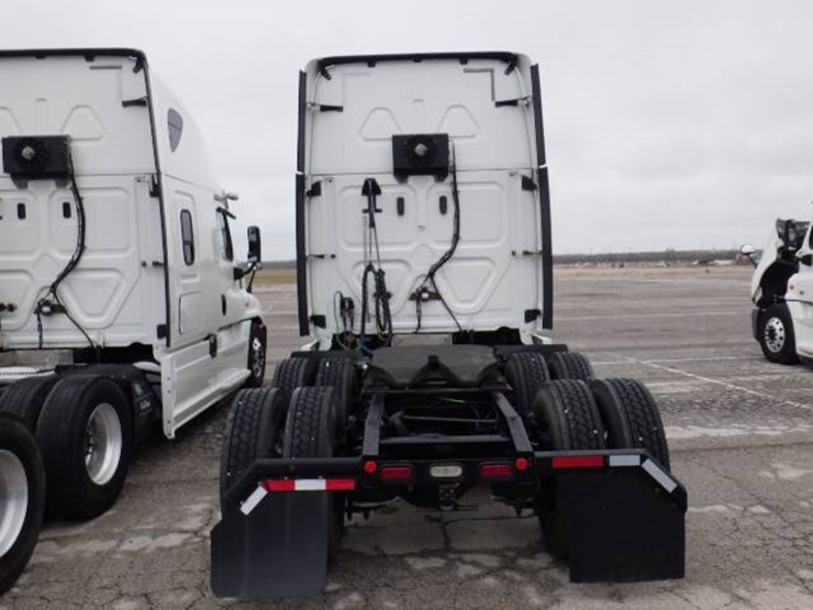 2019-freightliner-cascadia-125-image-9